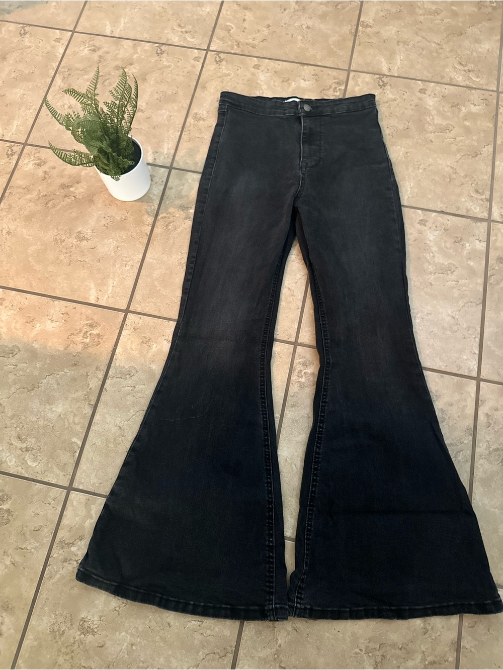 BLACK FLARE HIGH WAISTED JEANS